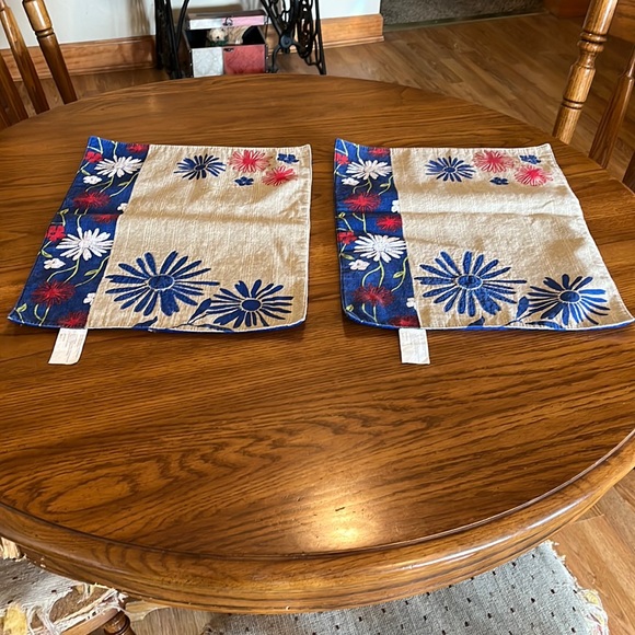 Set of 2 placemats, previously owned, good condition, - Picture 1 of 2